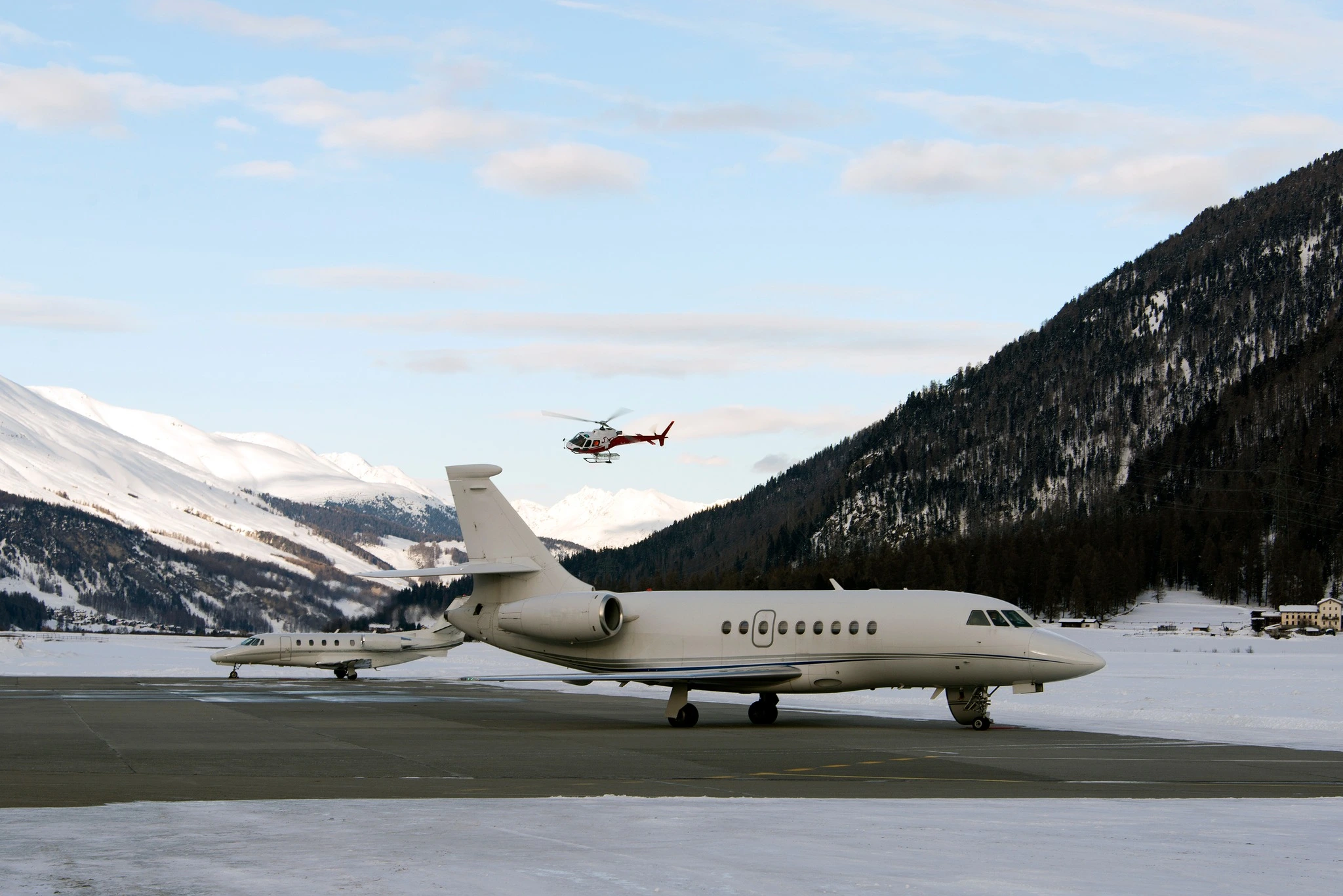 Private Jet & Helicopter Charters & Sales